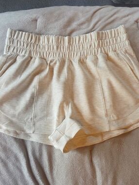Yogalicious Scuba Zuri Cream Elastic-Waist Shorts XL